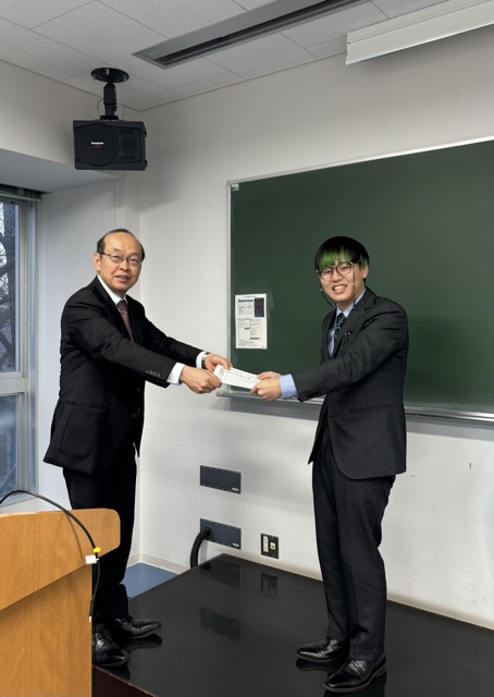 応用化学系の学士特定課題プロジェクト発表会で桜花会特別賞を受賞しました